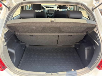Toyota Yaris 1.D-4D 5 porte Active (12)