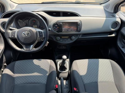 Toyota Yaris 1.D-4D 5 porte Active (7)