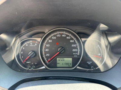 Toyota Yaris 1.D-4D 5 porte Active (8)
