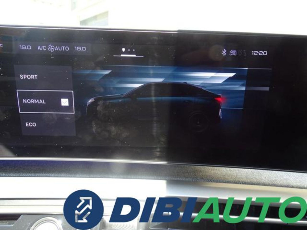 Peugeot 3008 1.2 hybrid GT Exclusive 145cv e-dcs6 (11)