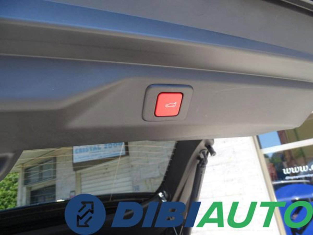Peugeot 3008 1.2 hybrid GT Exclusive 145cv e-dcs6 (16)