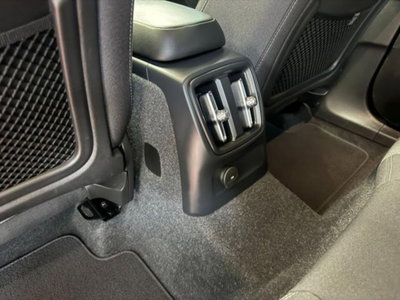 Volvo XC40 T4 Recharge Plug-in Hybrid R-design (8)