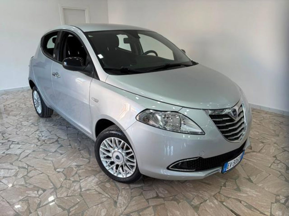 Lancia Ypsilon 0.9 TwinAir 85 CV 5 porte Metano Ecochic Gold