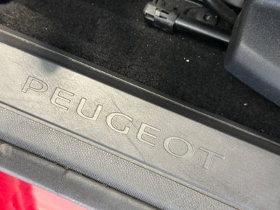 Peugeot 3008 PureTech Turbo 130 S&S EAT8 Allure (18)