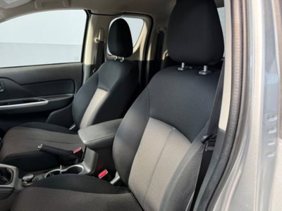 Mitsubishi L200 2.3 D Club Cab 4x4 Easy Select Invite Connect (12)