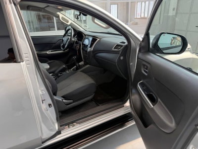 Mitsubishi L200 2.3 D Club Cab 4x4 Easy Select Invite Connect (14)