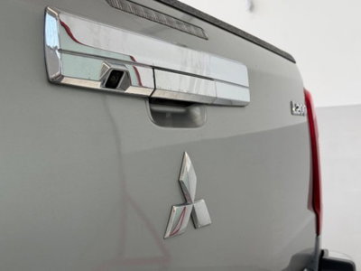 Mitsubishi L200 2.3 D Club Cab 4x4 Easy Select Invite Connect (17)