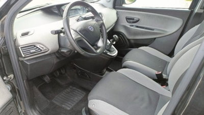 Lancia Ypsilon 0.9 TwinAir 85 CV 5 porte Metano Ecochic Silver (9)