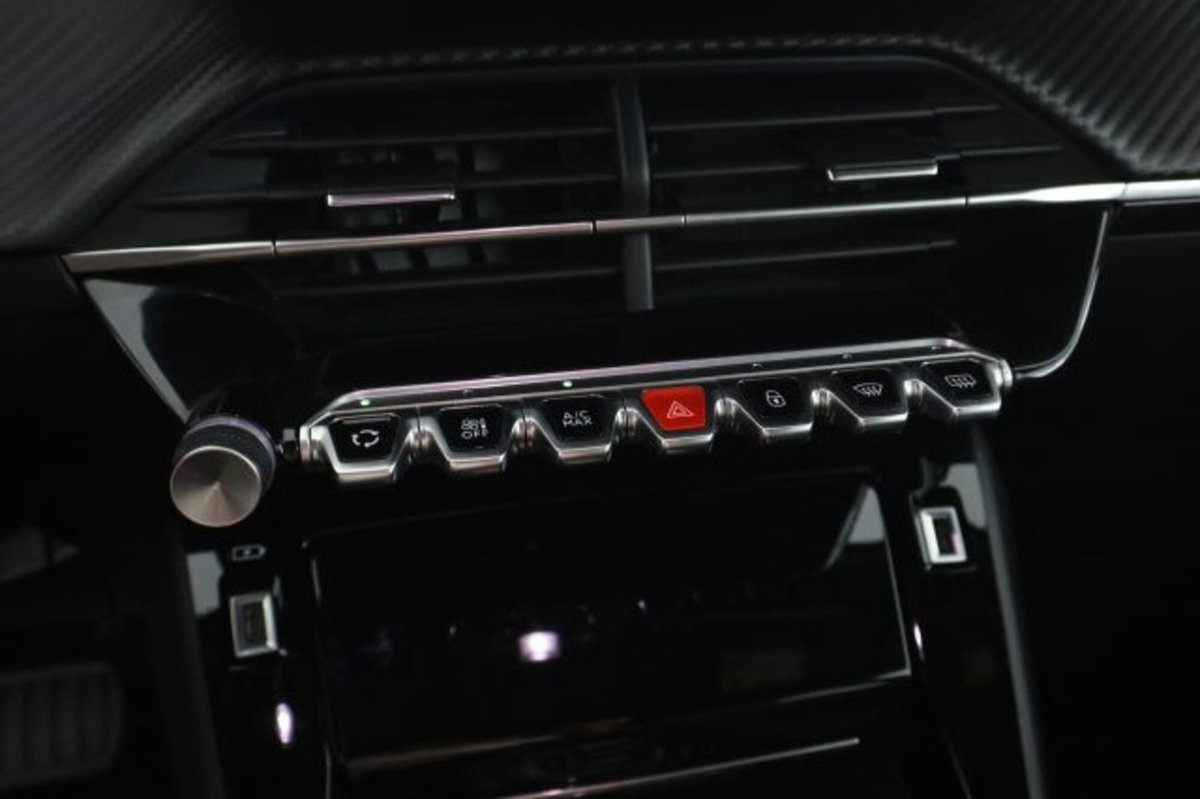 Peugeot 2008 PureTech 130 S&S EAT8 Allure Pack (13)