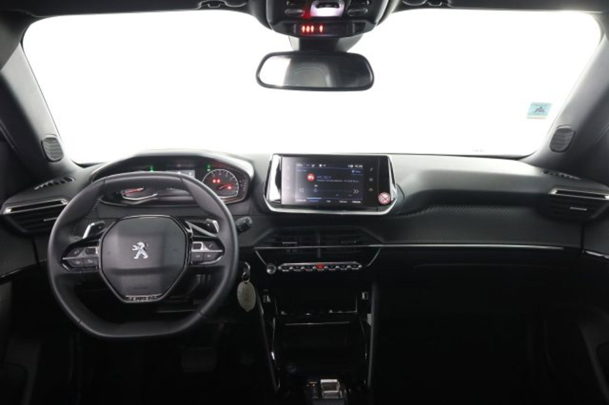 Peugeot 2008 PureTech 130 S&S EAT8 Allure Pack (4)
