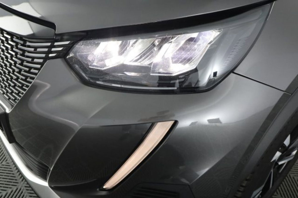 Peugeot 2008 PureTech 130 S&S EAT8 Allure Pack (9)