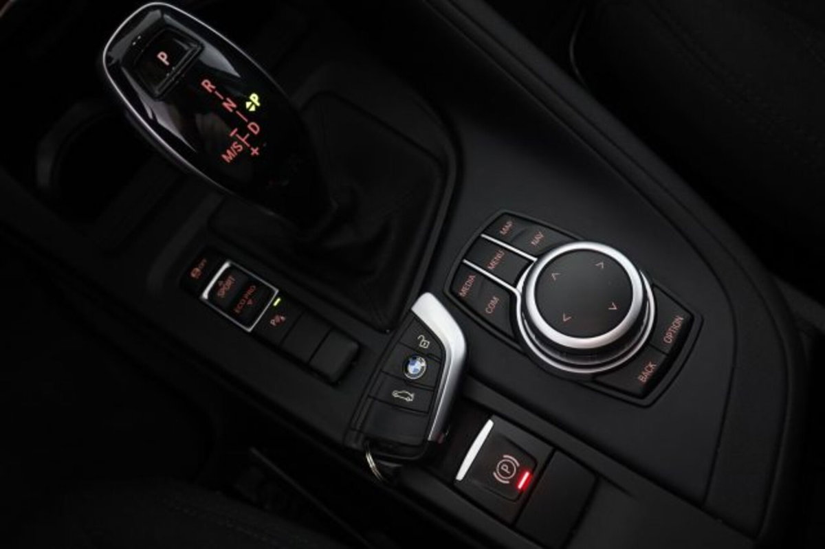 BMW X1 sDrive18d Business Advantage (13)