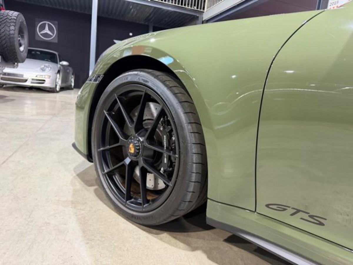 Porsche 911 Cabrio Targa 3.6 4 GTS auto (10)