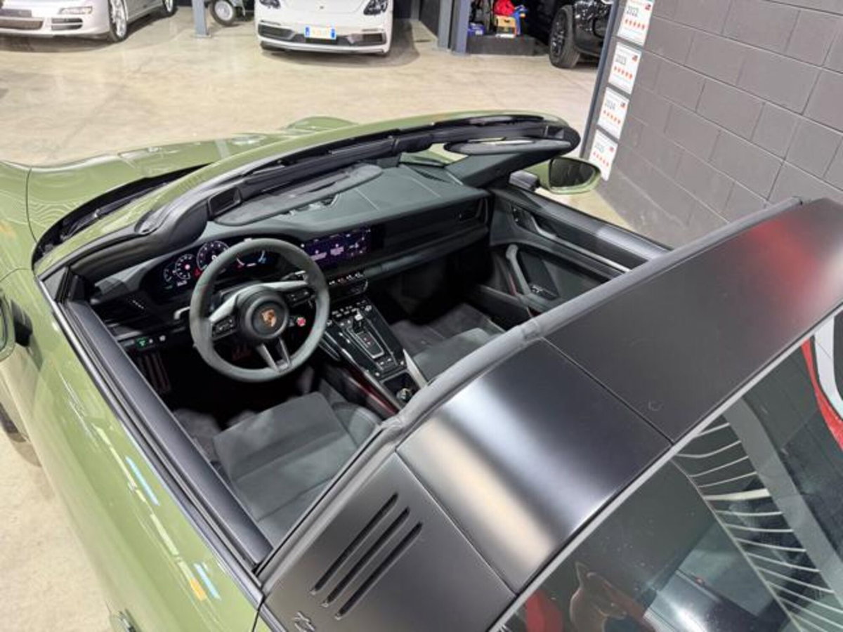 Porsche 911 Cabrio Targa 3.6 4 GTS auto (12)