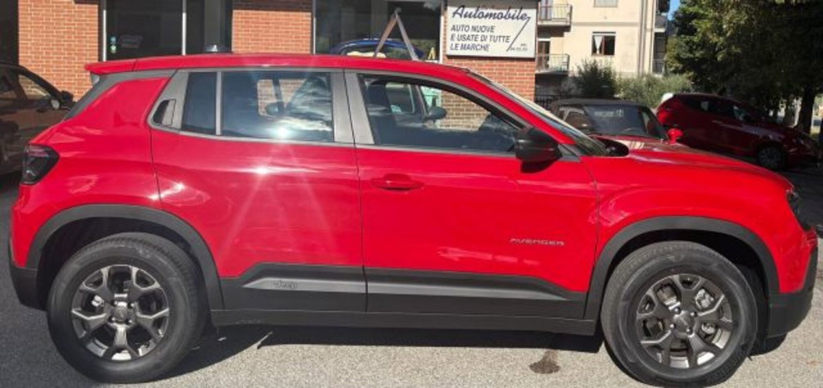 Jeep Avenger 1.2 turbo e-hybrid mhev Longitude fwd 110cv edct6 (2)