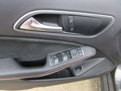 Mercedes-Benz GLA SUV 180 Premium (10)