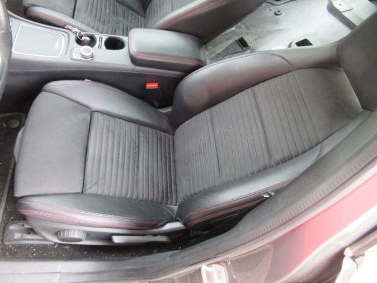 Mercedes-Benz GLA SUV 180 Premium (11)