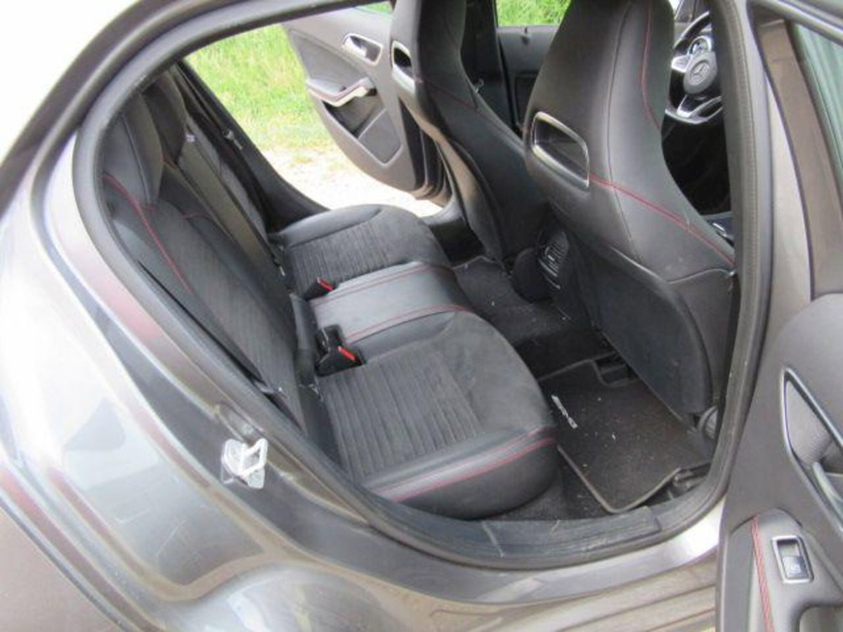 Mercedes-Benz GLA SUV 180 Premium (12)