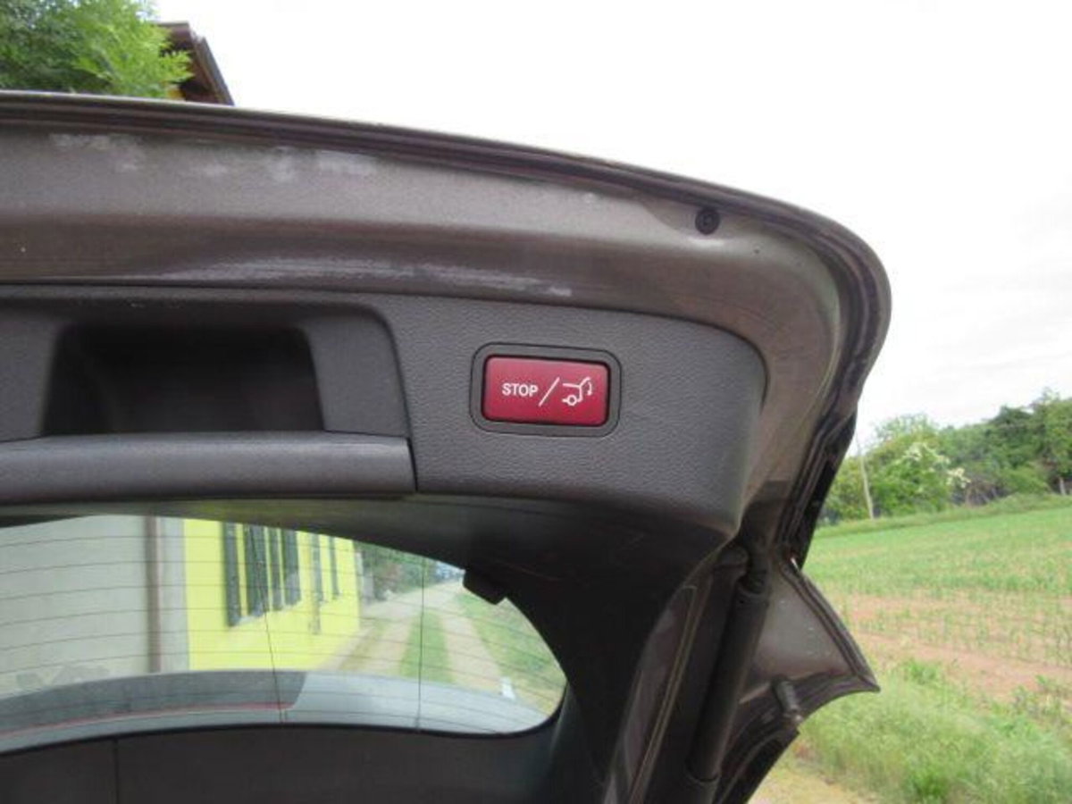 Mercedes-Benz GLA SUV 180 Premium (14)