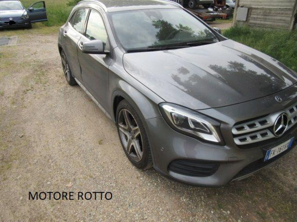 Mercedes-Benz GLA SUV 180 Premium (2)