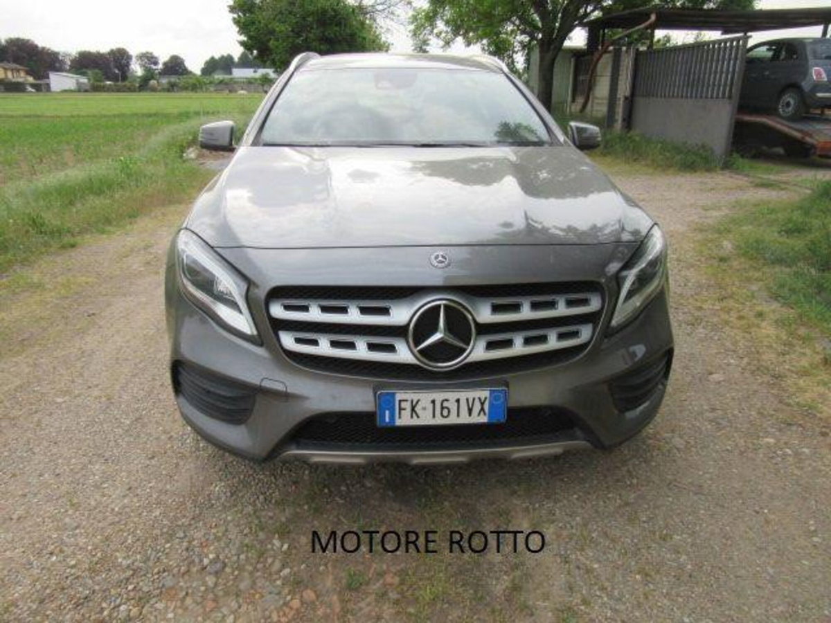 Mercedes-Benz GLA SUV 180 Premium (3)