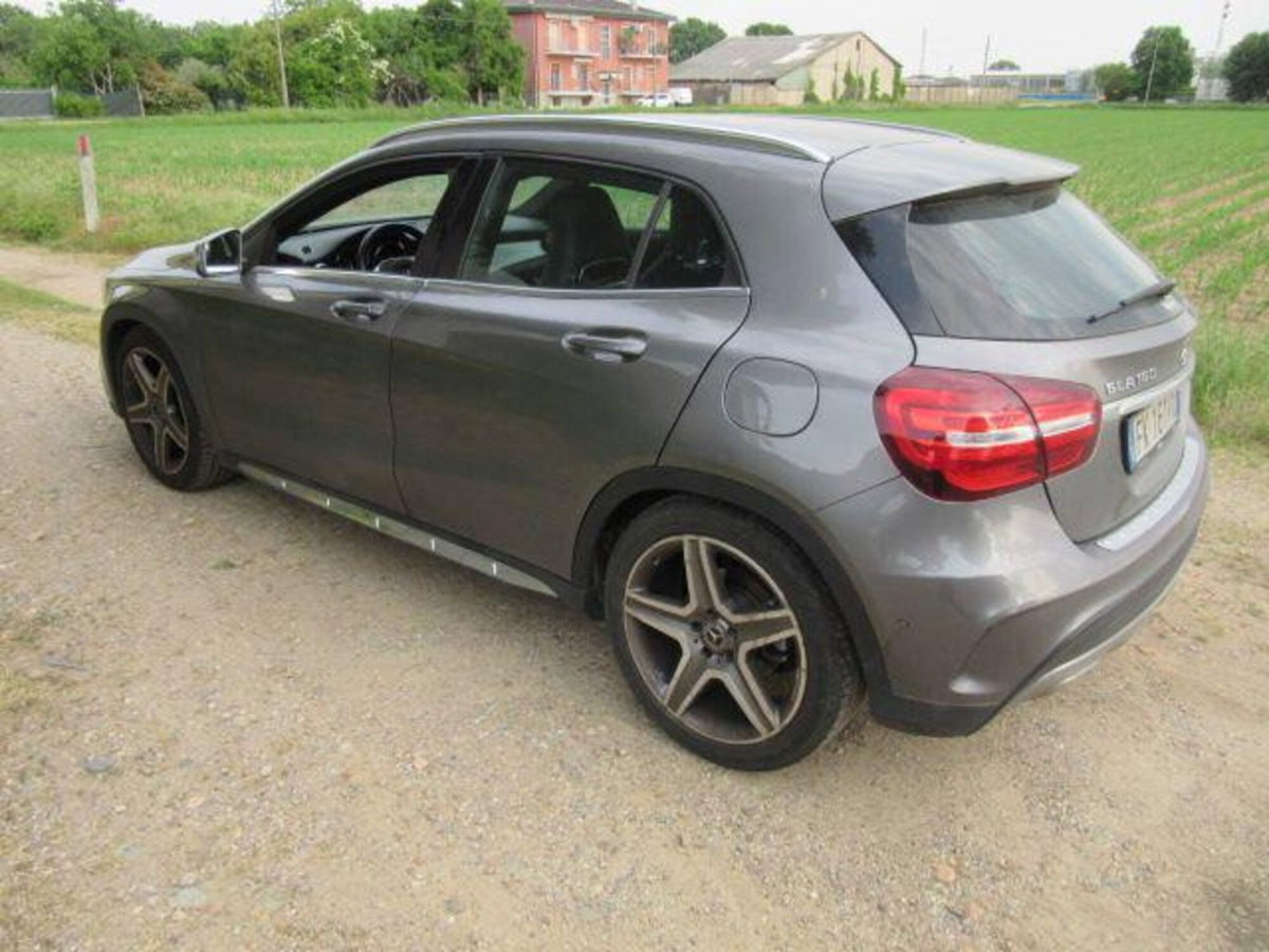 Mercedes-Benz GLA SUV 180 Premium (4)