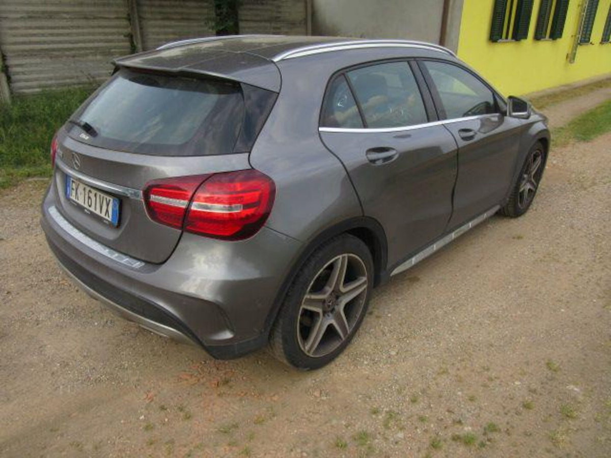 Mercedes-Benz GLA SUV 180 Premium (5)