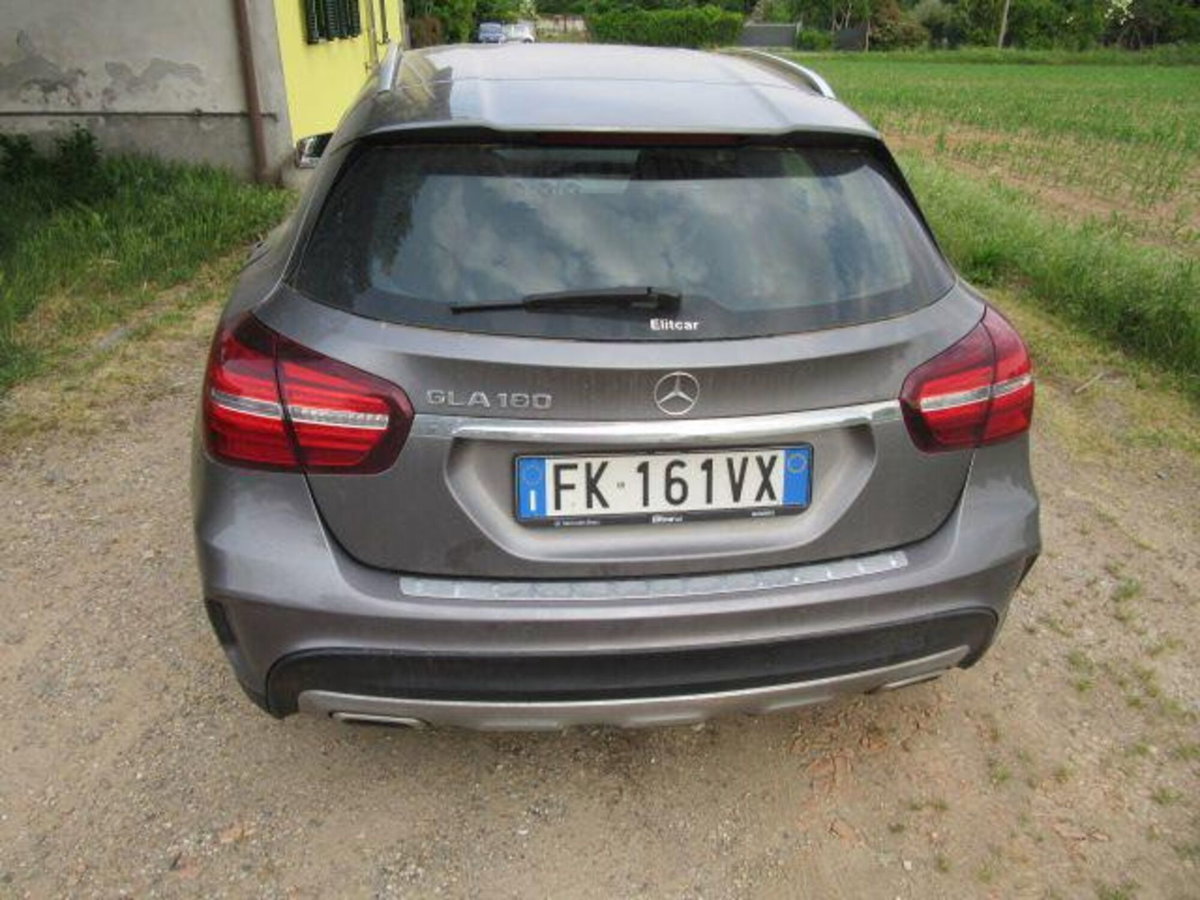Mercedes-Benz GLA SUV 180 Premium (6)
