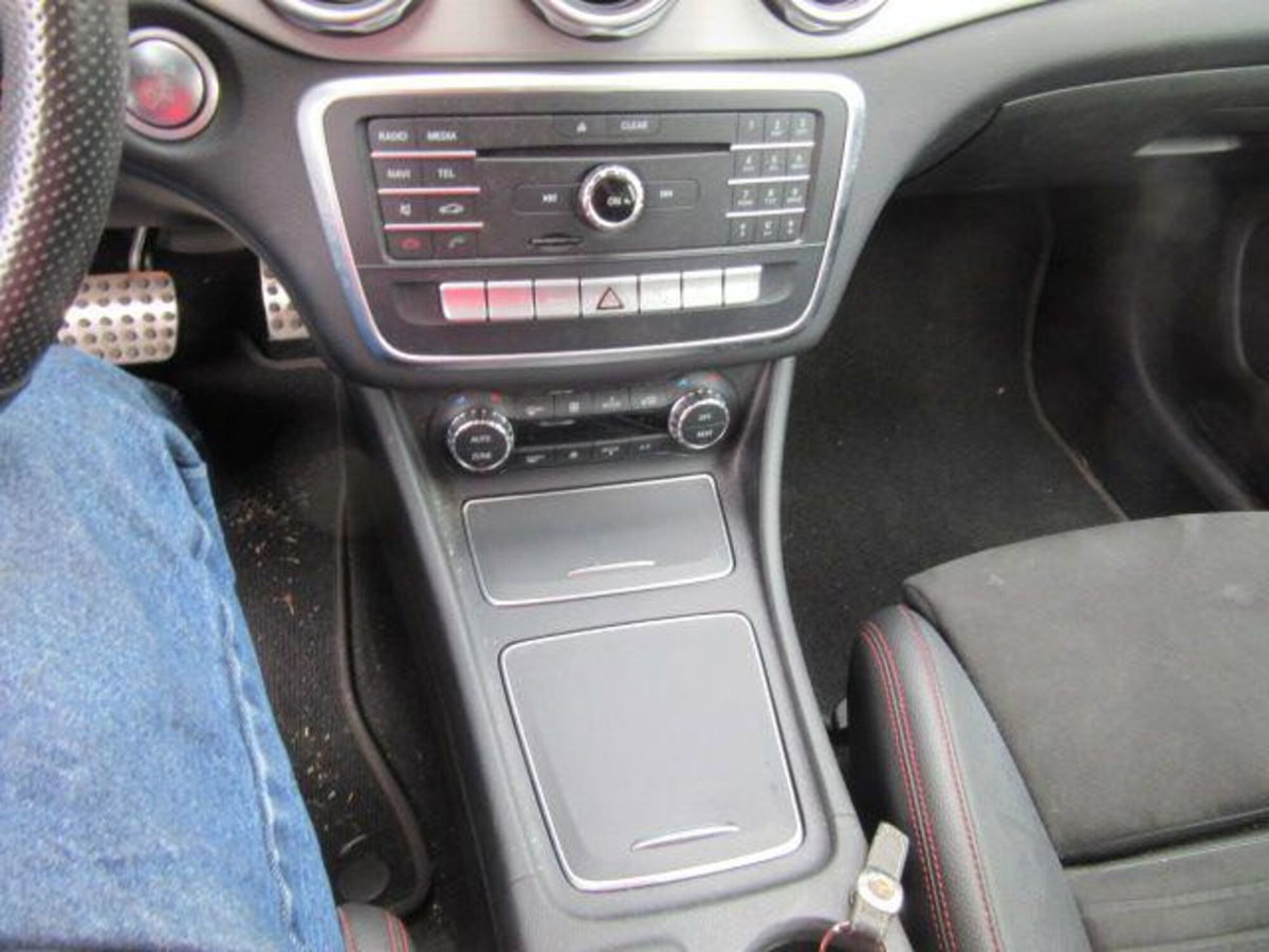 Mercedes-Benz GLA SUV 180 Premium (7)