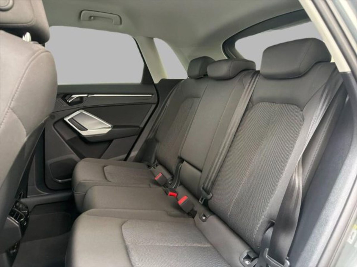 Audi Q3 35 TDI quattro S tronic Business (13)
