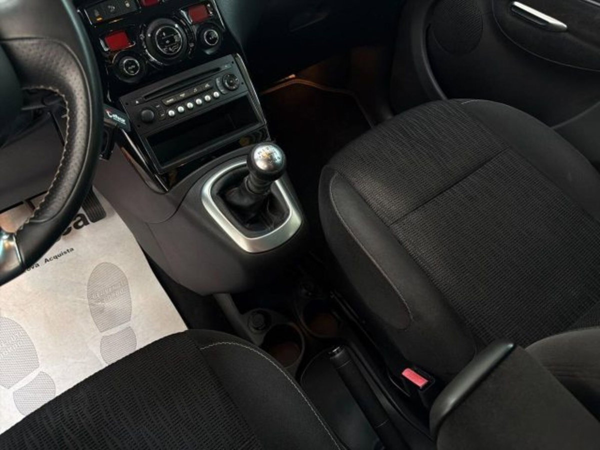 Citroen C3 Picasso 1.6 HDi 115 Exclusive (11)