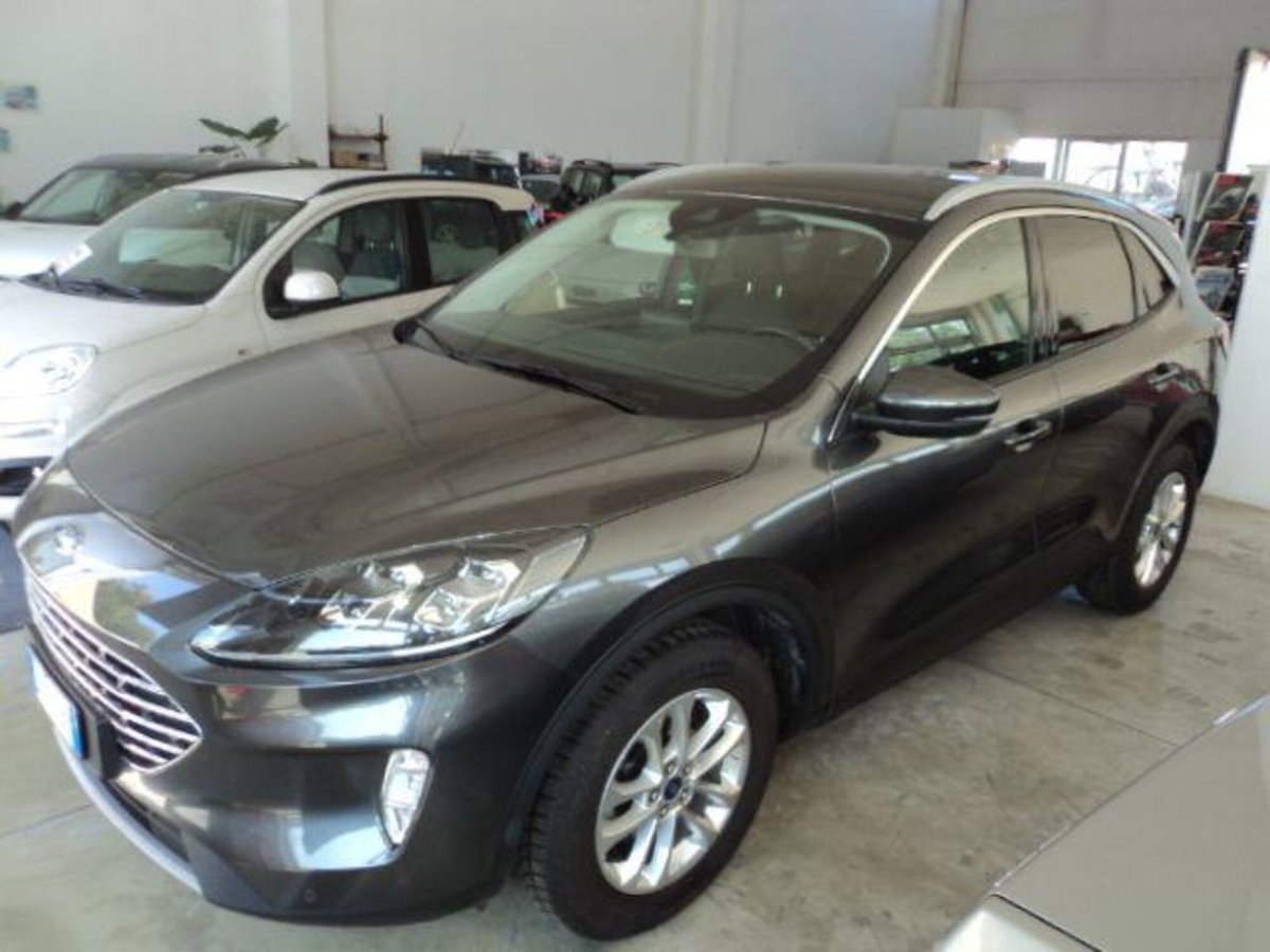 Ford Kuga 1.5 EcoBoost 150 CV 2WD Titanium X (2)