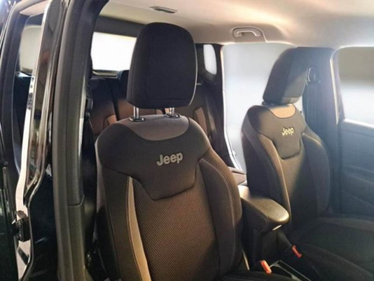 Jeep Renegade 1.6 Mjt 130 CV Limited (10)