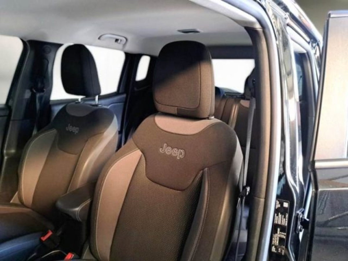 Jeep Renegade 1.6 Mjt 130 CV Limited (9)