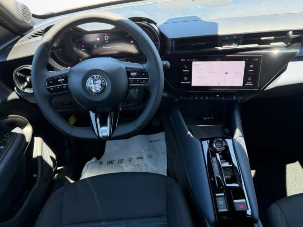 Alfa Romeo Junior 1.2 ibrida Sprint 145cv edct6 (10)