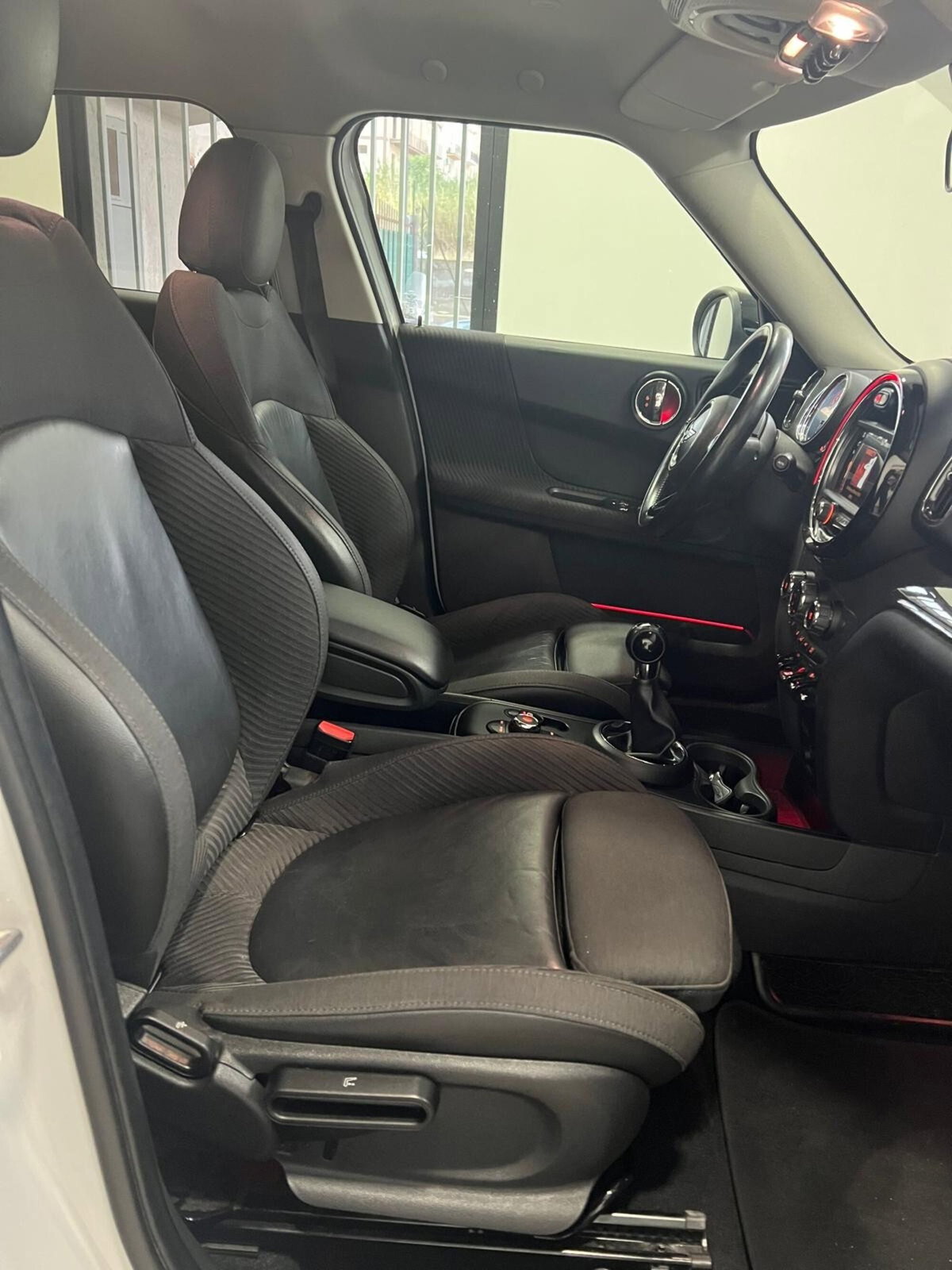 MINI Mini Countryman 2.0 Cooper D Essential Countryman (12)