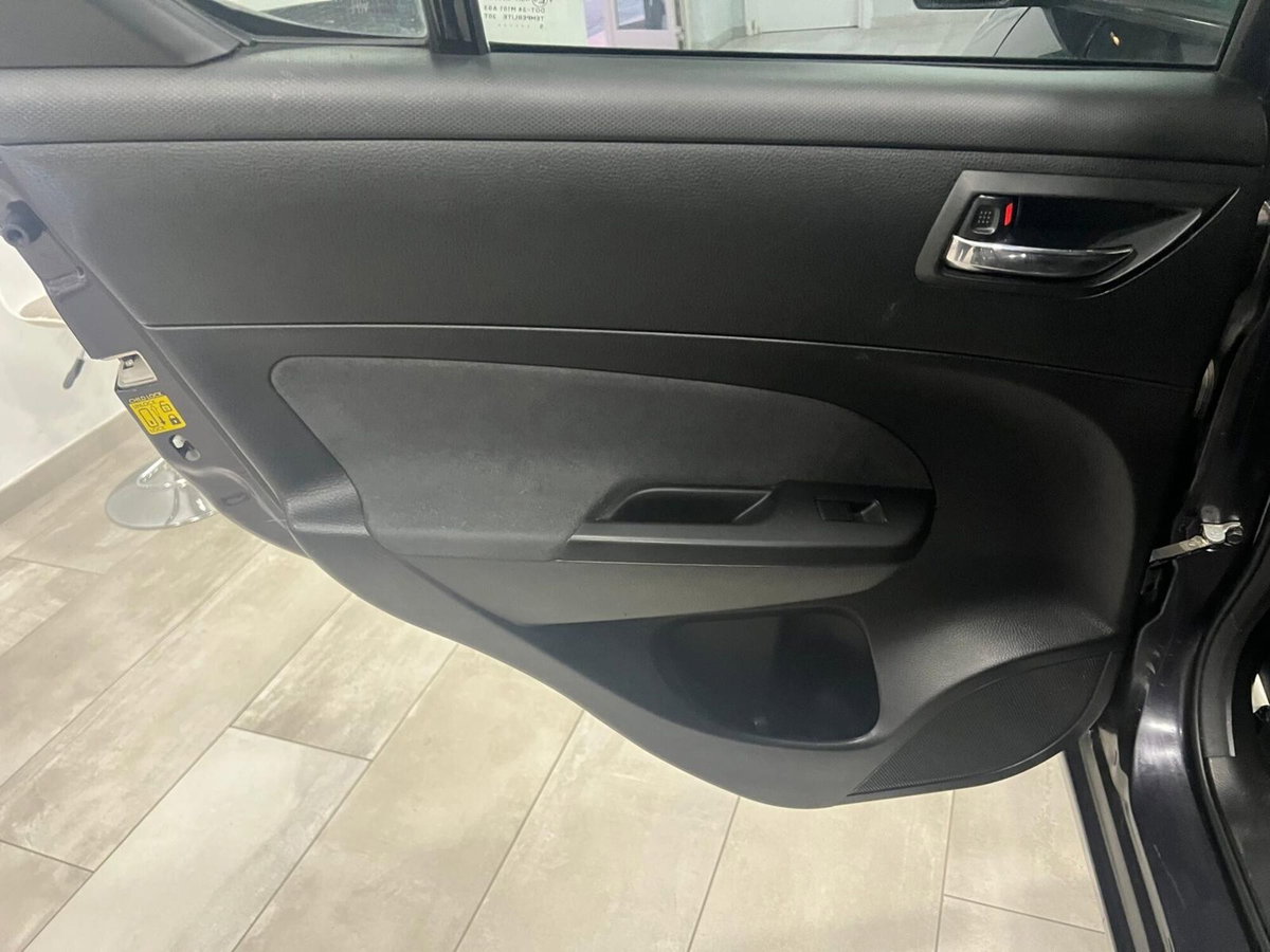 Suzuki Swift 1.3 DDiS 5 porte B-Cool (20)