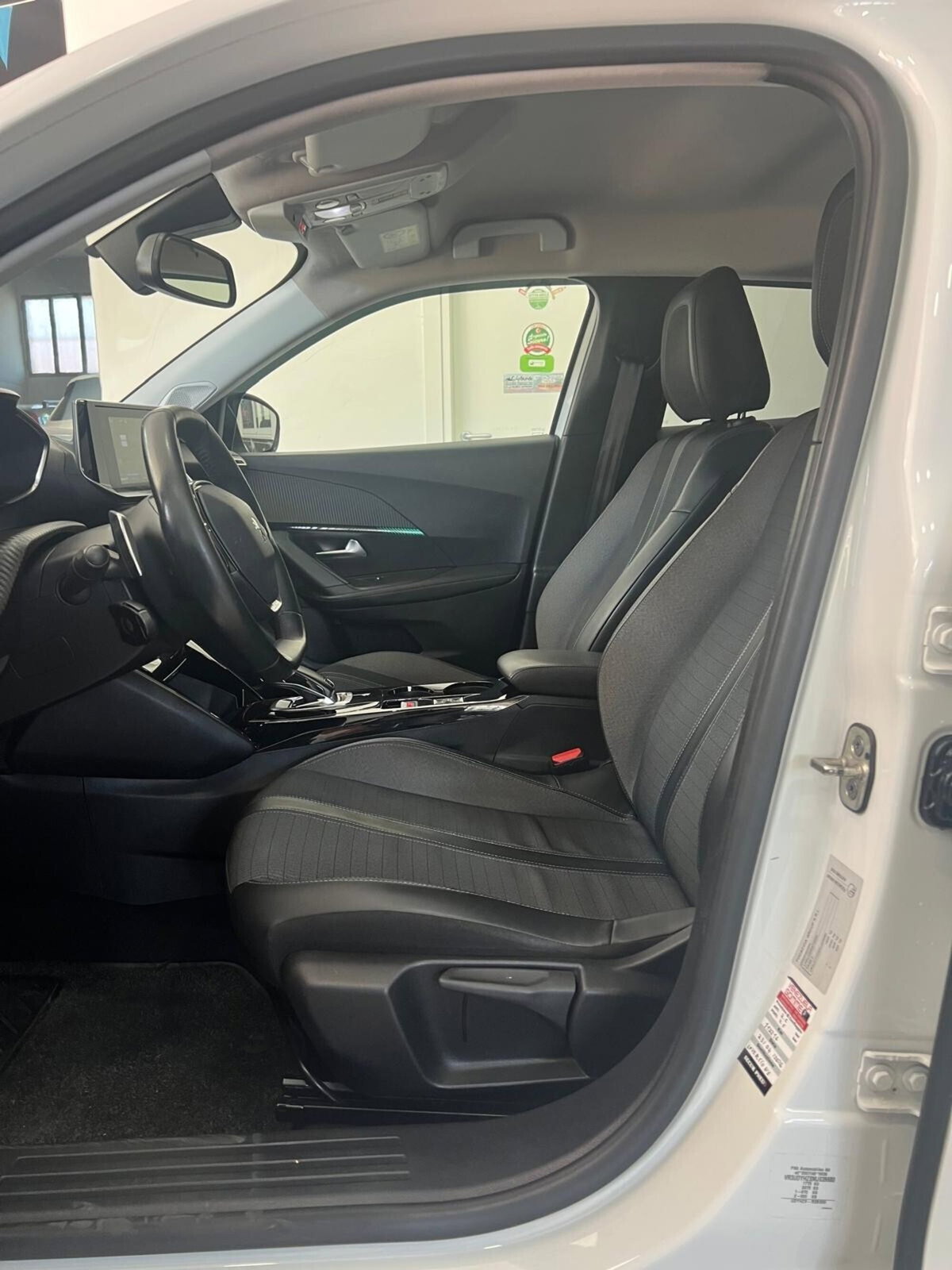 Peugeot 2008 BlueHDi 130 S&S EAT8 GT Pack (11)