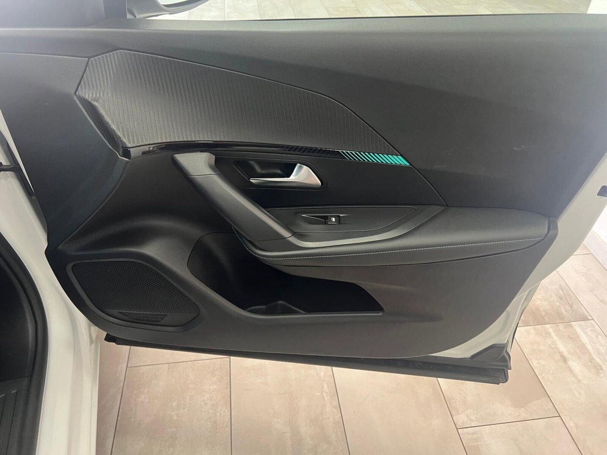Peugeot 2008 BlueHDi 130 S&S EAT8 GT Pack (12)