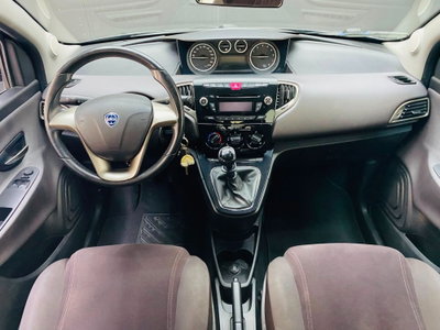Lancia Ypsilon 1.2 69 CV 5 porte Platinum (7)
