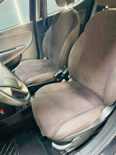 Lancia Ypsilon 1.2 69 CV 5 porte Platinum (9)