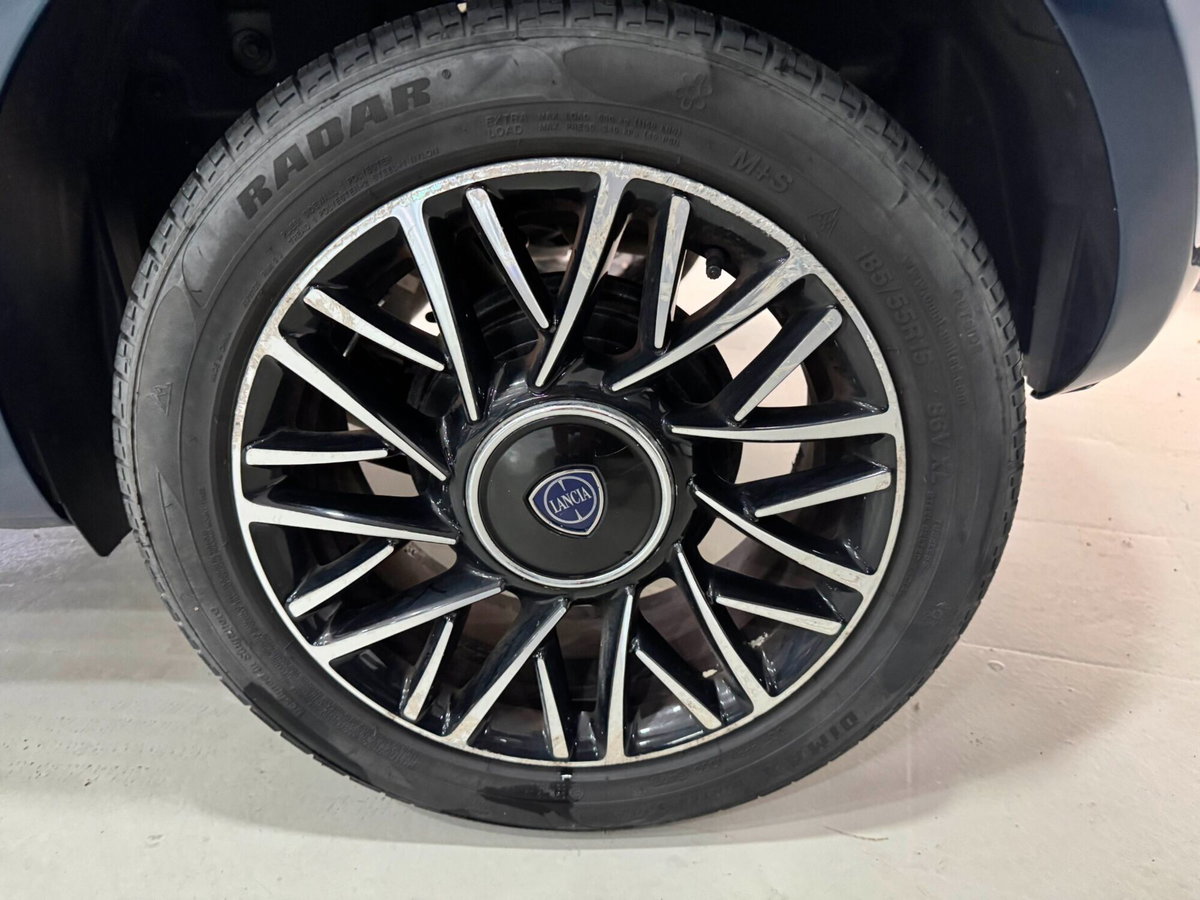 Lancia Ypsilon 1.2 69 CV 5 porte Elle (10)