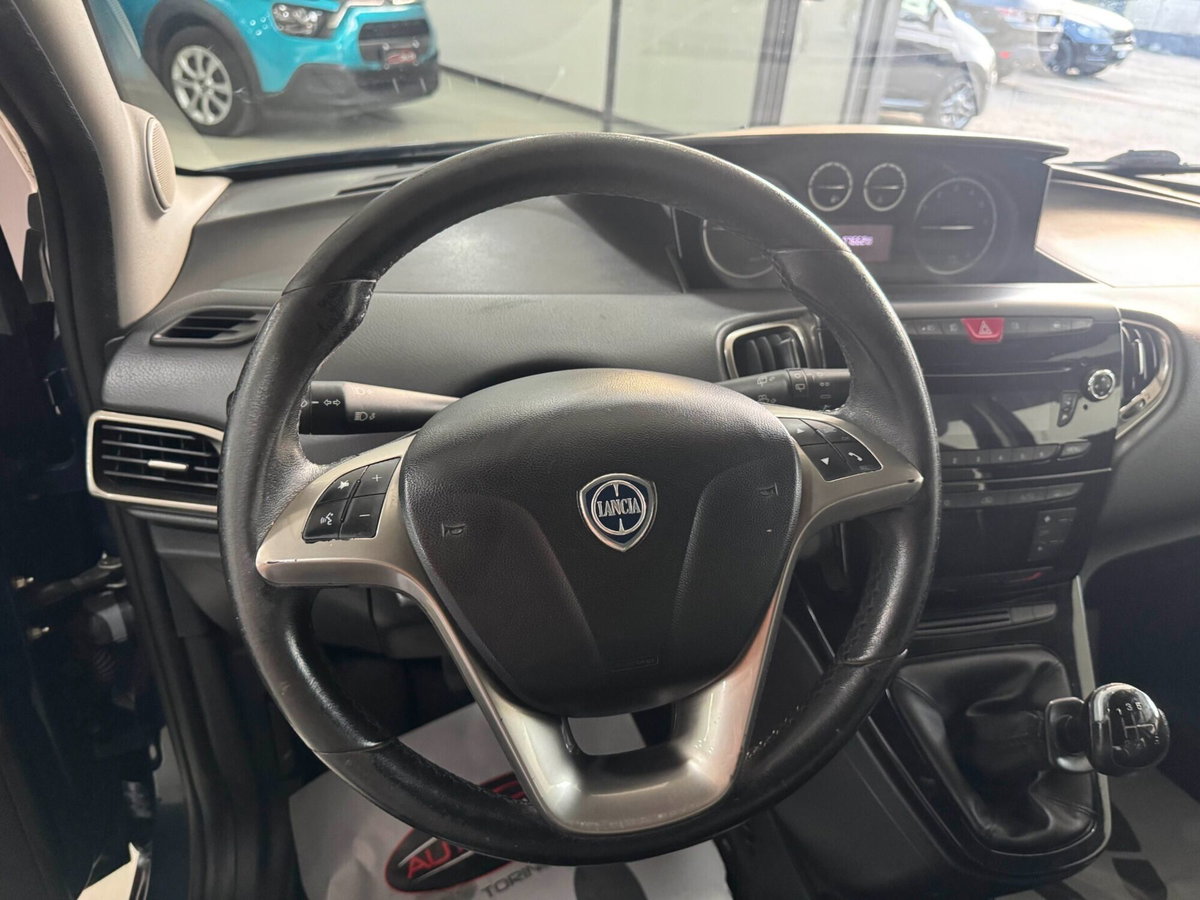 Lancia Ypsilon 1.2 69 CV 5 porte Elle (13)