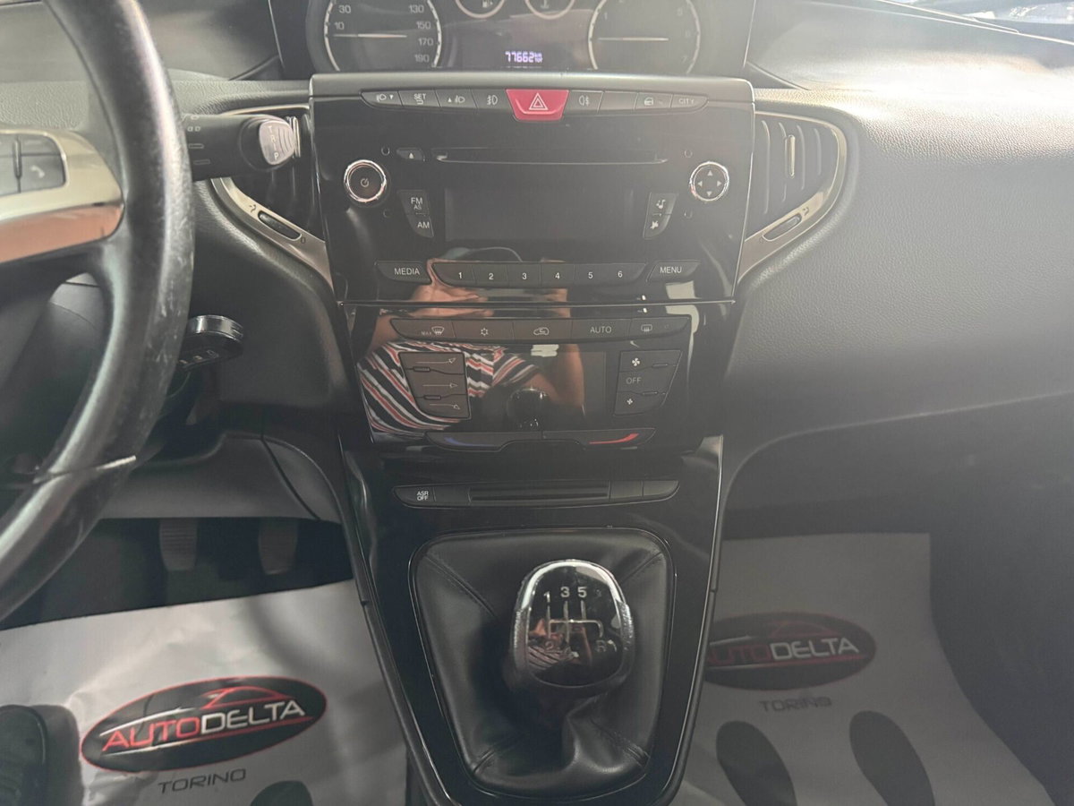 Lancia Ypsilon 1.2 69 CV 5 porte Elle (15)