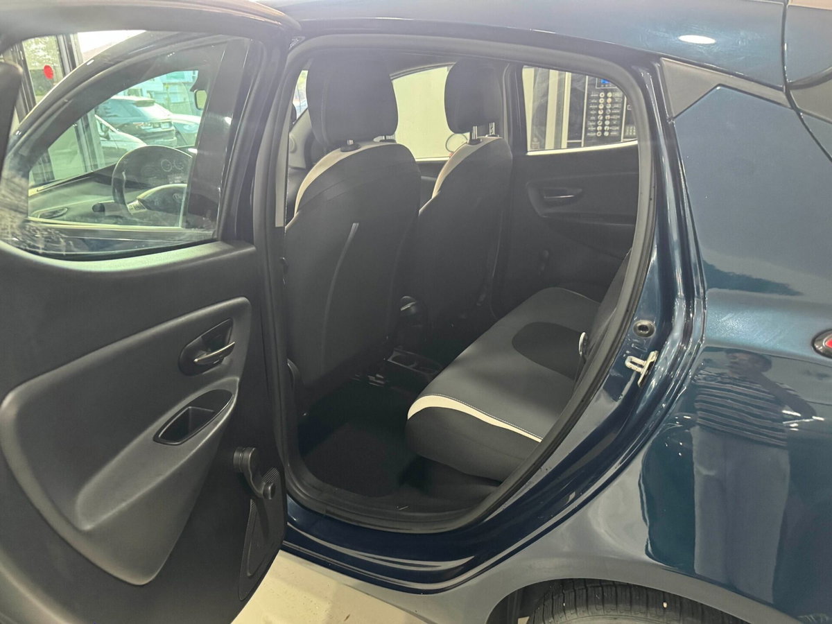 Lancia Ypsilon 1.2 69 CV 5 porte Elle (16)