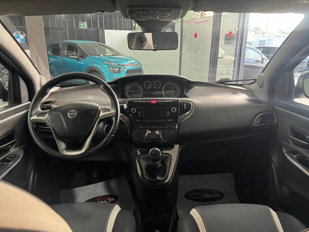 Lancia Ypsilon 1.2 69 CV 5 porte Elle (17)