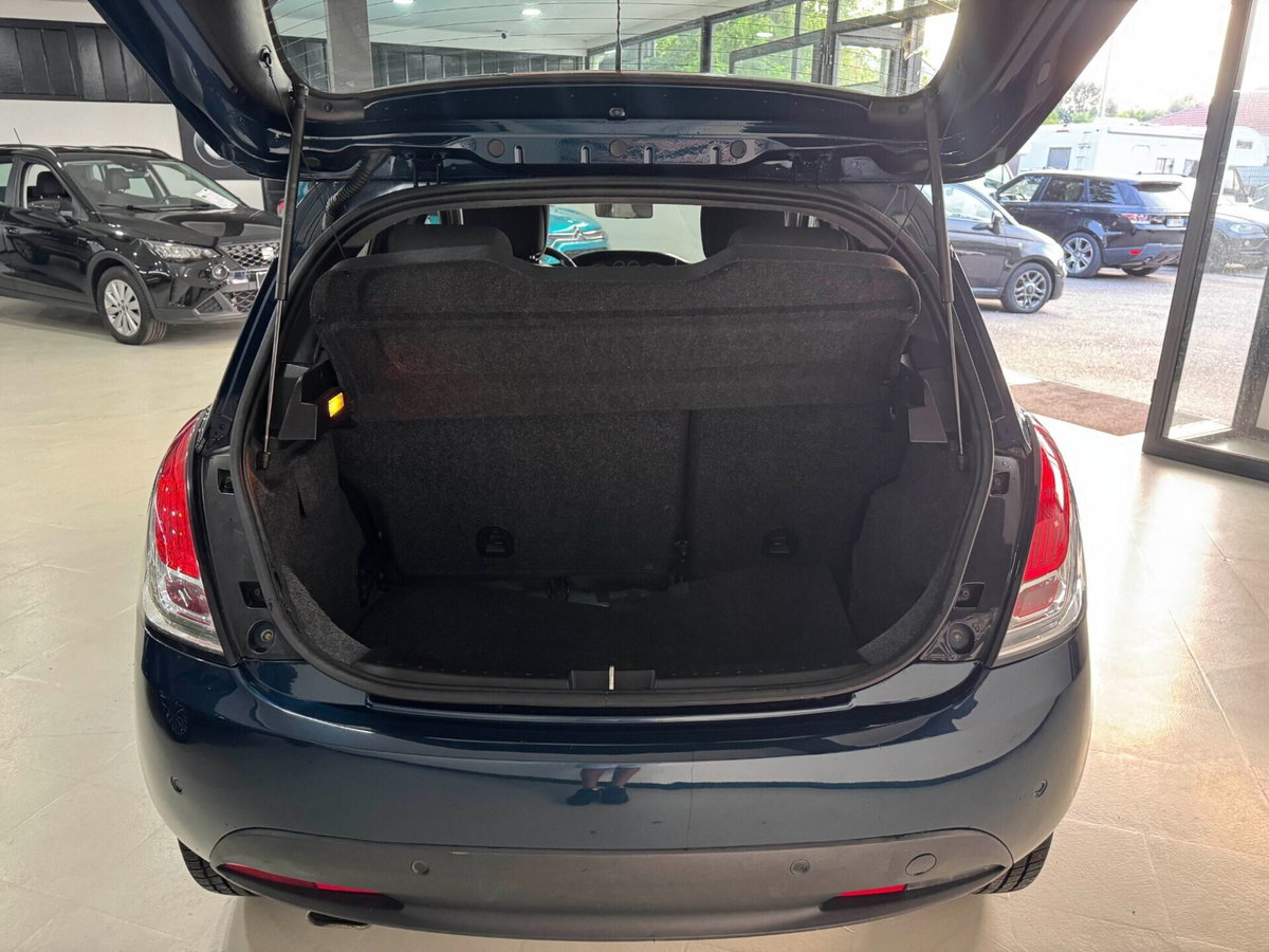 Lancia Ypsilon 1.2 69 CV 5 porte Elle (9)