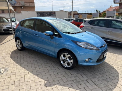 Ford Fiesta Ikon 1.2 82CV 3 porte (2)