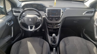 Peugeot 2008 e-HDi 92 CV Stop&Start robotizzato Allure (6)
