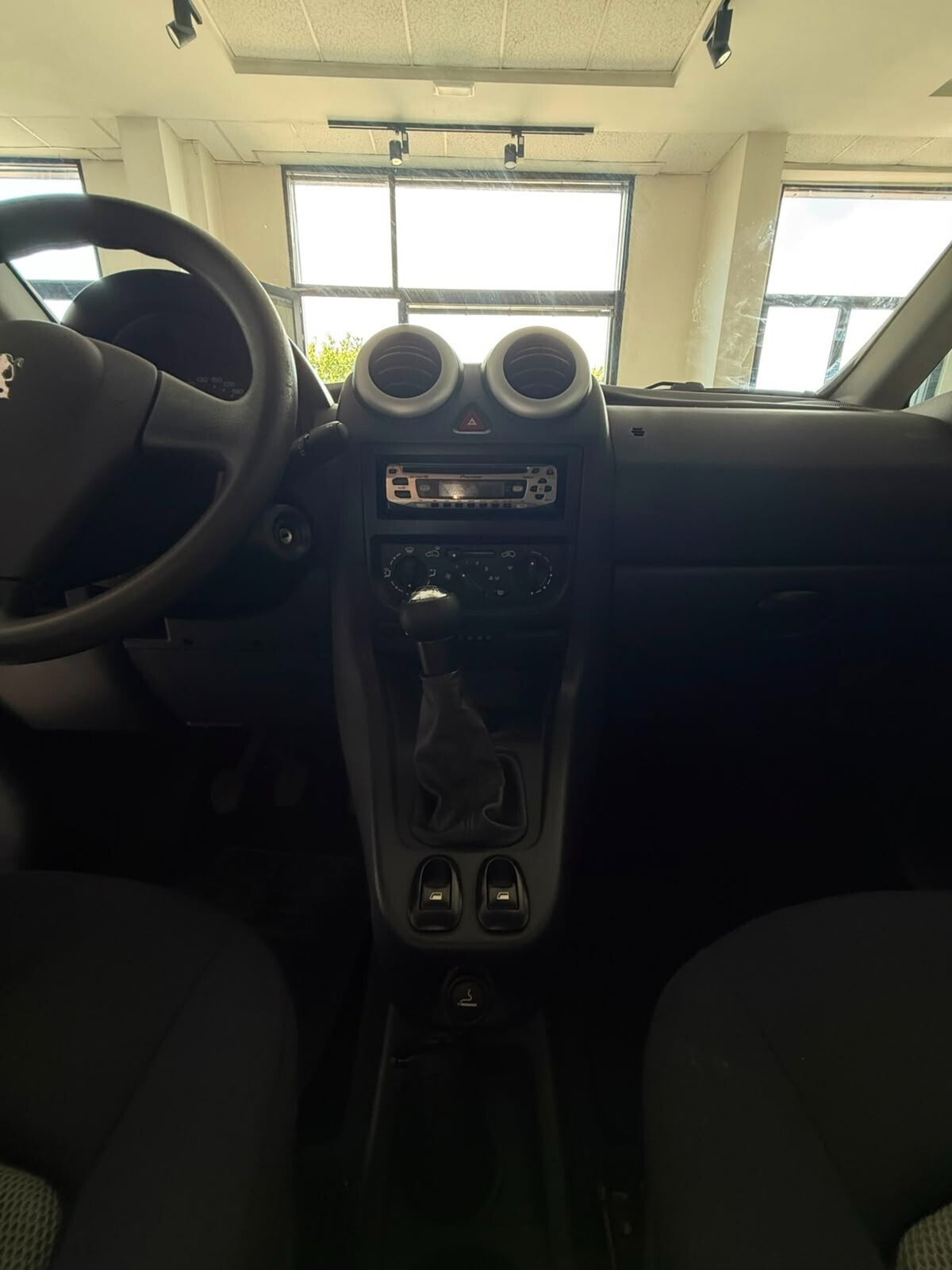 Peugeot 1007 1.4 Happy (10)